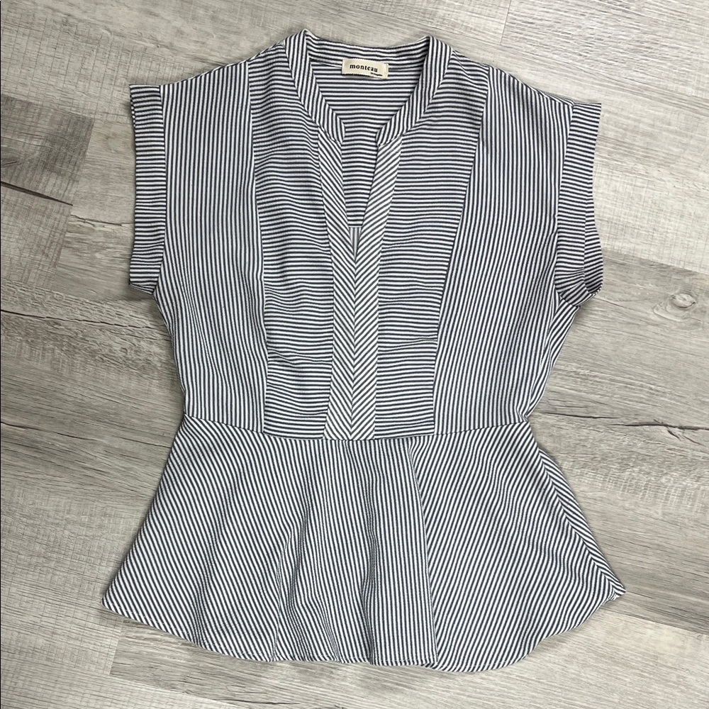 Monteau Gray and White Striped Peplum V-Neck Cap Sleeve Top sz XS no size tag!